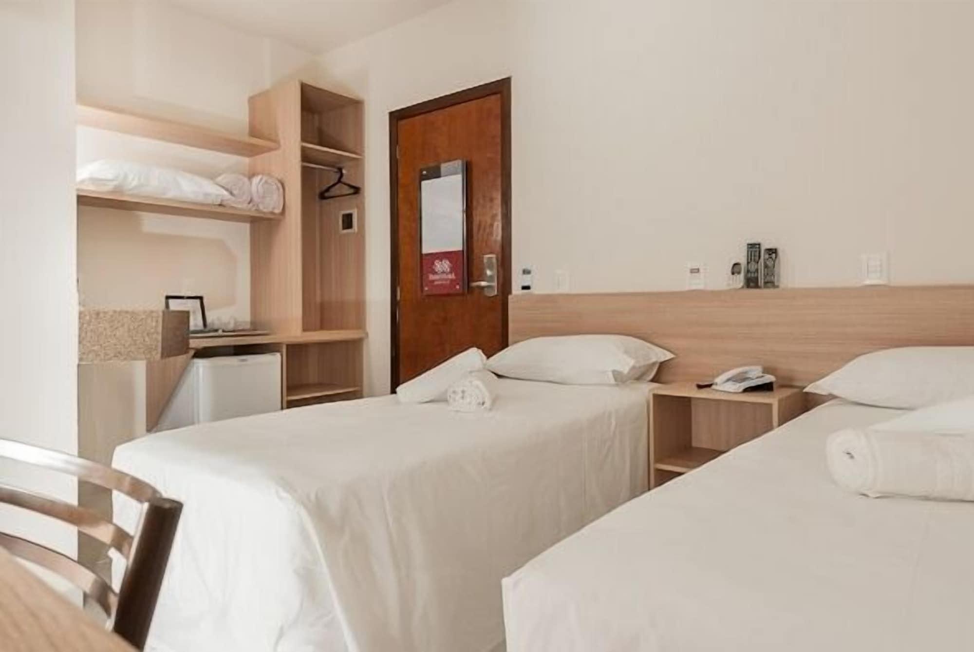 Hotel Dois H Жоїнвіль Екстер'єр фото