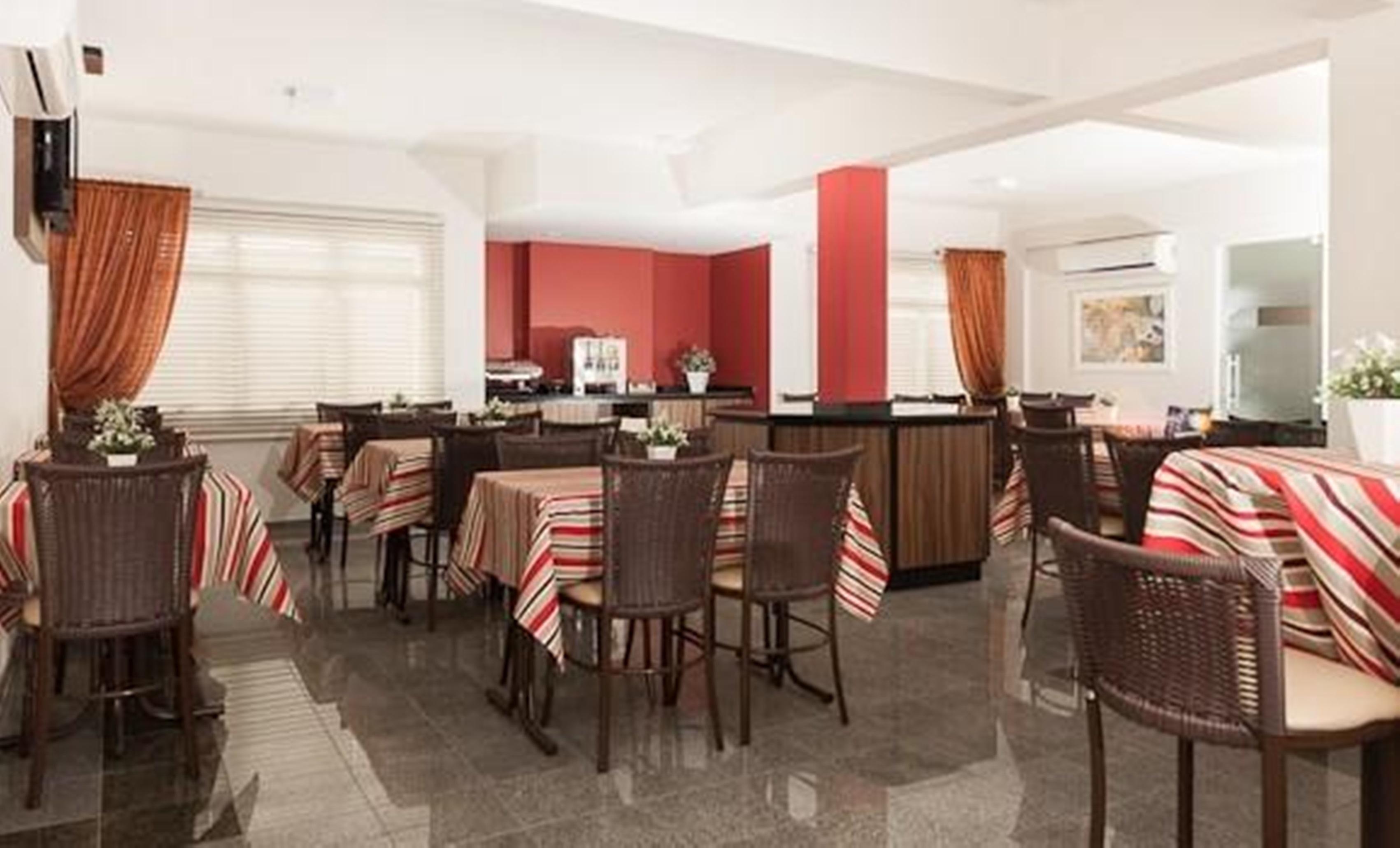 Hotel Dois H Жоїнвіль Екстер'єр фото