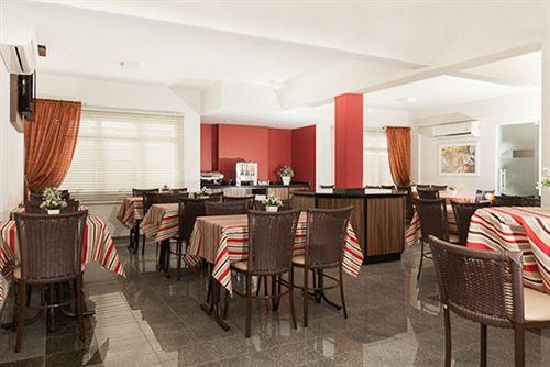 Hotel Dois H Жоїнвіль Екстер'єр фото